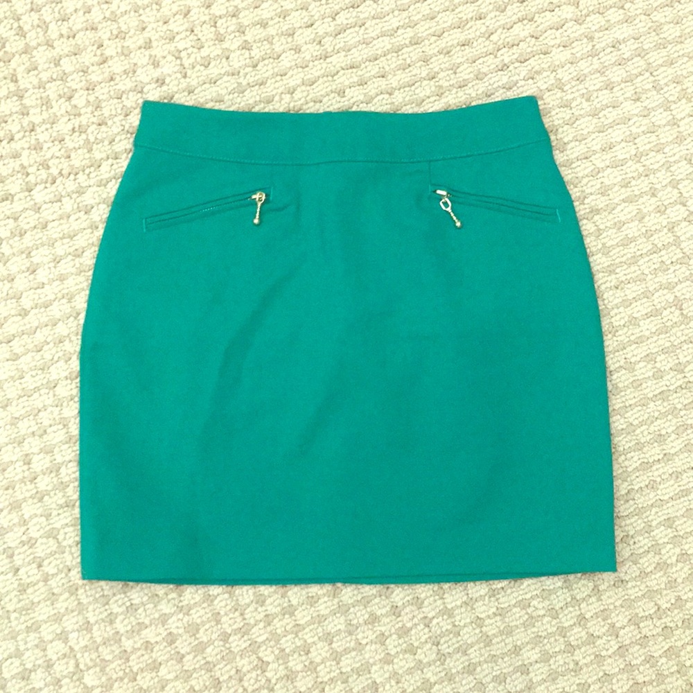 Emarald green mini skirt!